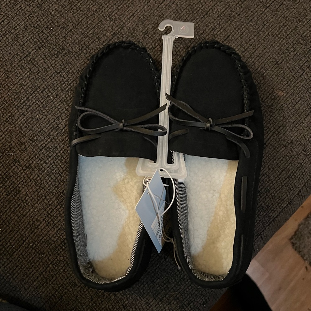 Black kids slippers size 4